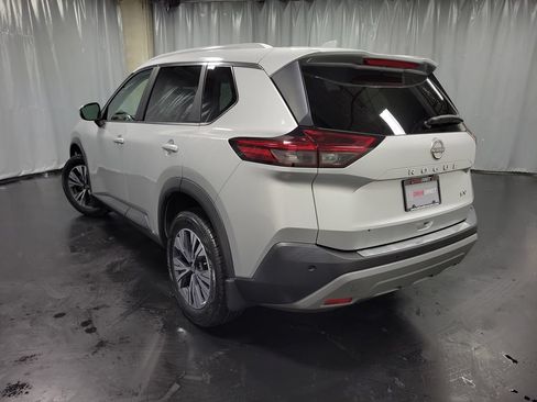 Used 2022 Nissan Rogue SV w/ SV Premium Package FWD image 6