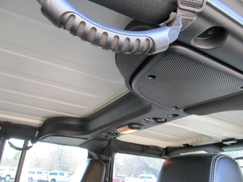 Used 2016 Jeep Wrangler Unlimited Rubicon w/ Connectivity Group image 45