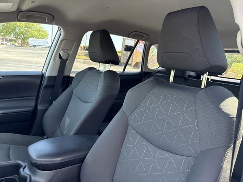 Used 2024 Toyota RAV4 XLE FWD image 16