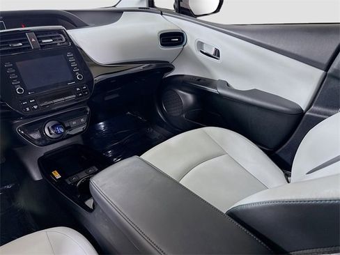 Certified 2022 Toyota Prius XLE image 21
