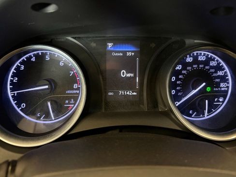 Used 2018 Toyota Camry LE image 9