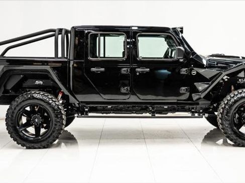 Used 2025 Jeep Gladiator Sport image 7