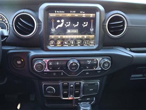 Used 2022 Jeep Gladiator Overland w/ Popular Equipment Package image 18