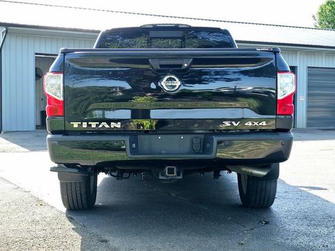 Used 2018 Nissan Titan SV w/ SV Convenience Package AWD/4WD image 5