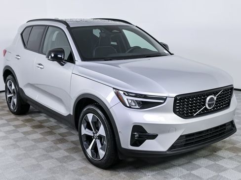 Certified 2025 Volvo XC40 B5 Plus image 27