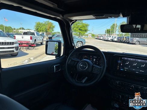 Used 2025 Jeep Wrangler Unlimited Rubicon AWD/4WD image 44