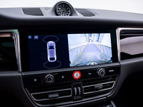 Certified 2026 Porsche Macan AWD/4WD image 23