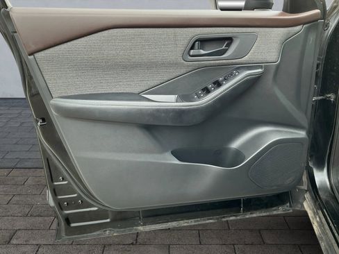 Used 2021 Nissan Rogue S image 9