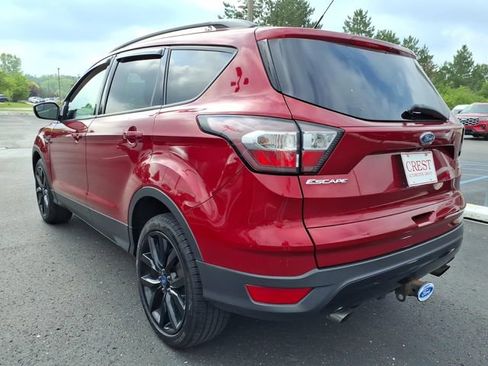 Used 2017 Ford Escape SE w/ SE Sport Appearance Package AWD/4WD image 4