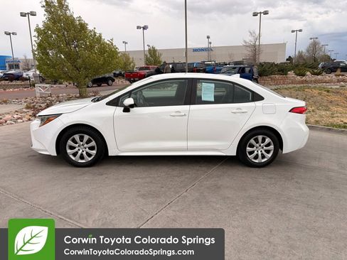 Used 2021 Toyota Corolla LE image 4