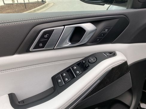 Used 2023 BMW X5 xDrive40i w/ M Sport Package image 25