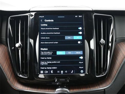 Used 2023 Volvo XC60 B6 Ultimate w/ Protection Package Premier image 18