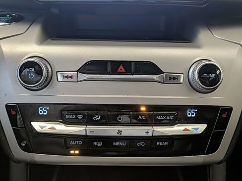 Used 2020 Ford Explorer XLT w/ Comfort Package image 23