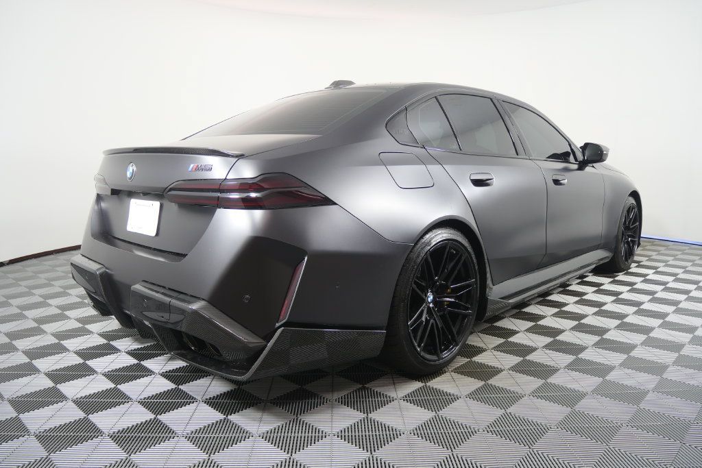 Used 2025 BMW M5 w/ Carbon Package AWD/4WD image 5