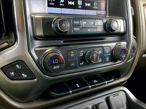 Used 2018 Chevrolet Silverado 1500 LTZ AWD/4WD image 35