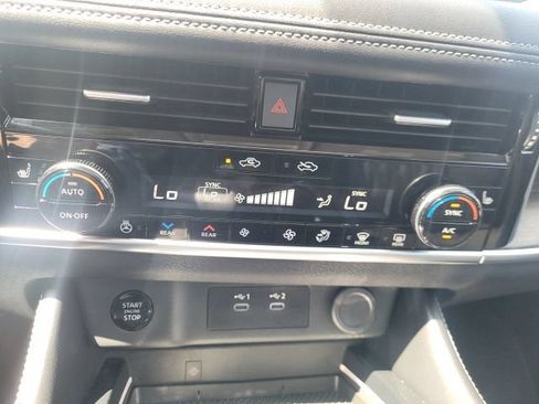 Used 2025 Nissan Rogue Platinum w/ Platinum Premium Package FWD image 17