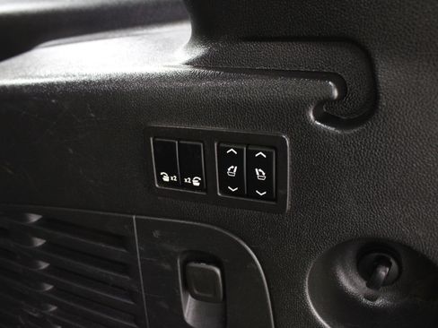 Used 2020 Chevrolet Suburban Premier image 32