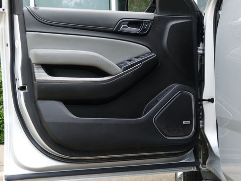 Used 2020 Chevrolet Suburban LT RWD image 37