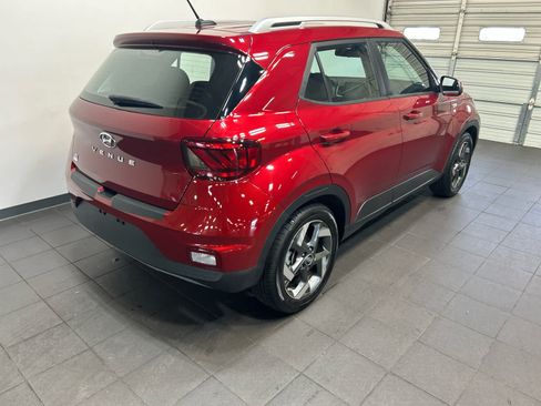 Used 2025 Hyundai Venue SEL FWD image 3