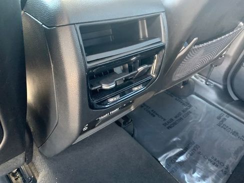 Used 2023 Jeep Grand Cherokee Limited w/ Black Appearance Package AWD/4WD image 18