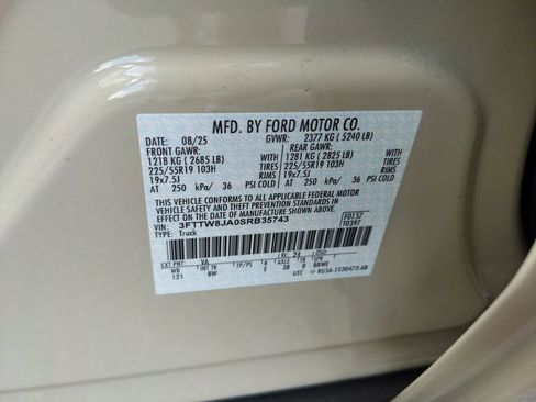 New 2025 Ford Maverick XLT w/ XLT Luxury Package image 33