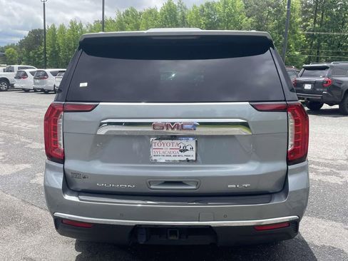 Used 2023 GMC Yukon XL SLT w/ SLT Premium Package AWD/4WD image 3