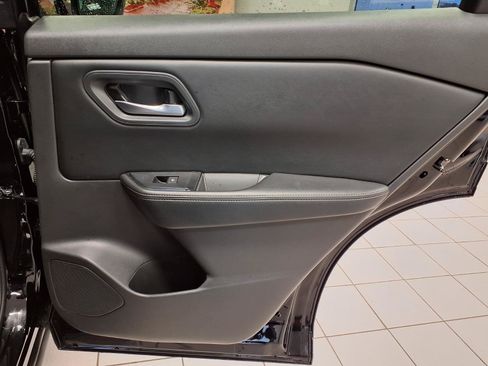 Used 2025 Nissan Rogue SV FWD image 12