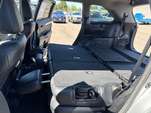 Used 2017 Toyota Highlander Plus AWD/4WD image 18