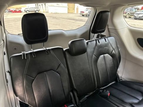 Used 2024 Chrysler Pacifica Touring-L FWD image 23