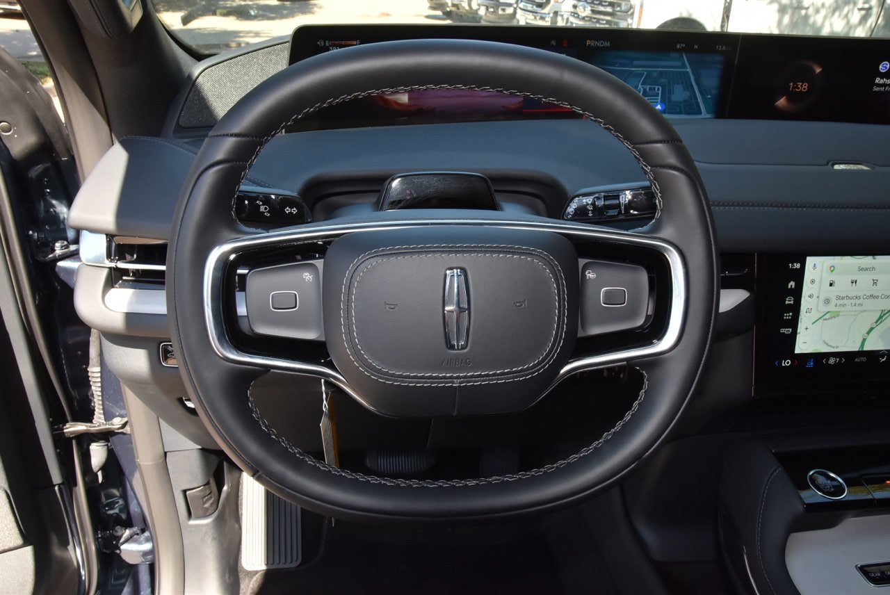 New 2027 Lincoln Navigator Reserve w/ Jet Appearance Package AWD/4WD image 23