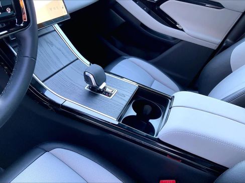 Certified 2026 Land Rover Range Rover Evoque Dynamic SE image 15