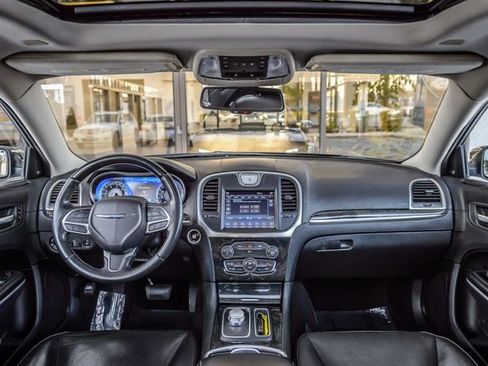 Used 2020 Chrysler 300 Limited image 3