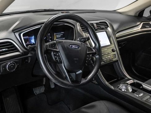 Used 2020 Ford Fusion SE FWD image 4