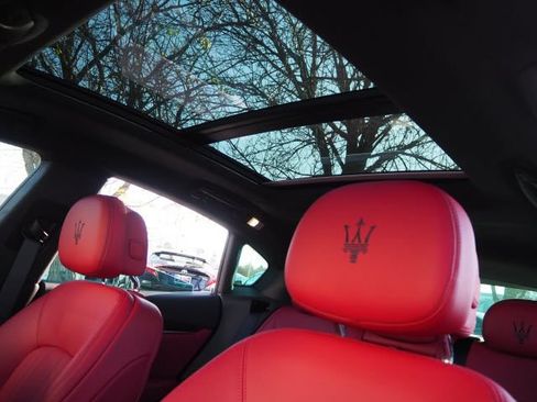 Used 2023 Maserati Levante GT AWD/4WD image 10