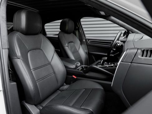 Used 2023 Porsche Cayenne GTS image 32