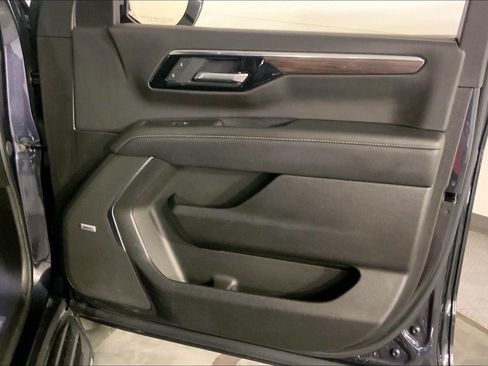 Used 2025 Chevrolet Tahoe Premier AWD/4WD image 25
