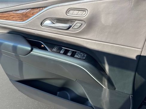 Certified 2023 Cadillac Escalade Premium Luxury Platinum AWD/4WD image 19