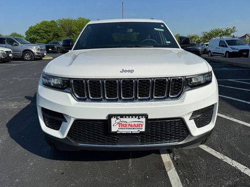Used 2024 Jeep Grand Cherokee Laredo w/ Luxury Tech Group I AWD/4WD image 9