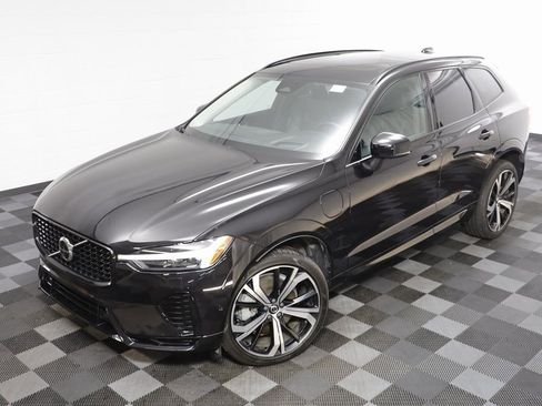 Used 2025 Volvo XC60 T8 Ultra w/ Protection Package Premier image 2