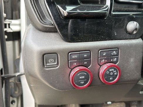 Used 2022 Chevrolet Silverado 1500 ZR2 AWD/4WD image 12