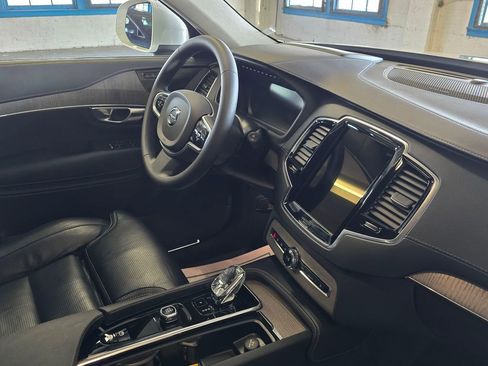 Used 2023 Volvo XC90 T8 Ultimate w/ Lounge Package image 10