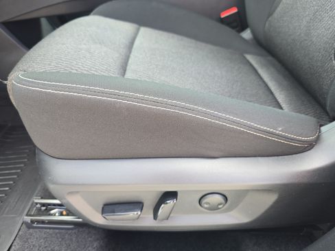 Used 2025 Nissan Rogue SV FWD image 30