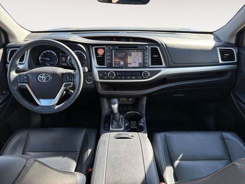 Used 2018 Toyota Highlander XLE image 10