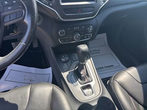 Used 2020 Jeep Cherokee Trailhawk w/ Cold Weather Group AWD/4WD image 21