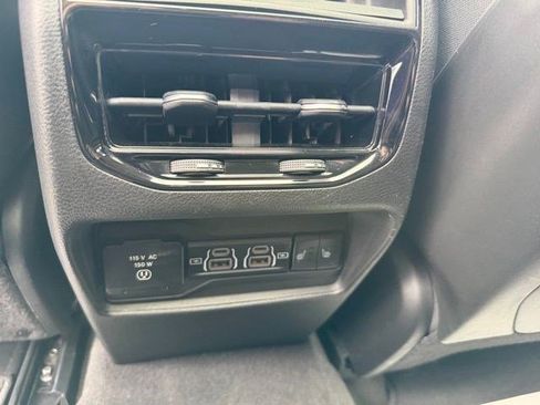 Used 2022 Jeep Grand Cherokee Limited AWD/4WD image 17