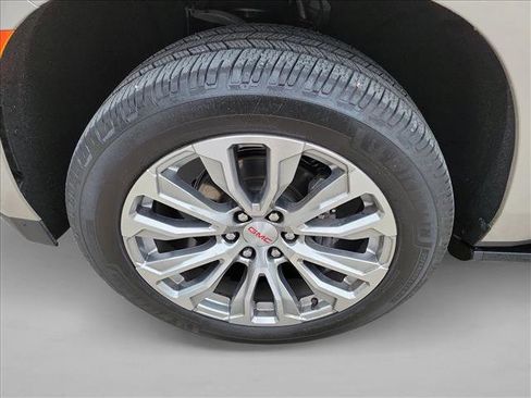 Used 2021 GMC Yukon Denali w/ Denali Ultimate Package AWD/4WD image 9