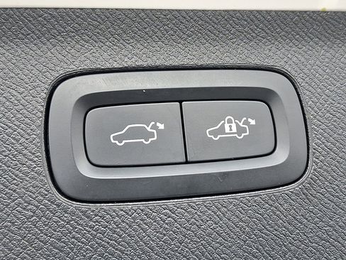 Used 2023 Volvo XC90 B6 Ultimate w/ Protection Package Premier image 30