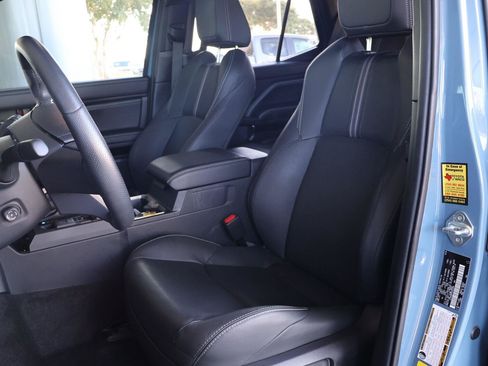 Used 2025 Toyota 4Runner Limited AWD/4WD image 14