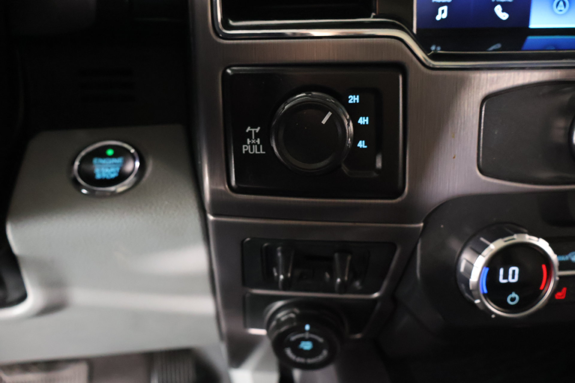 Used 2022 Ford F250 Limited AWD/4WD image 9