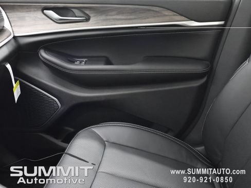 New 2026 Jeep Grand Cherokee L Limited AWD/4WD image 15
